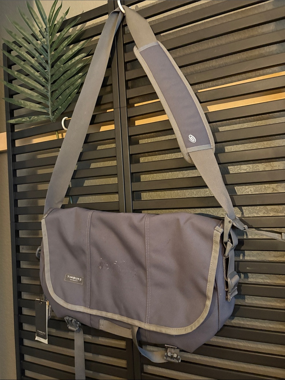 NWT Timbuk2 Slate Gray Messenger Bag with Light Trim